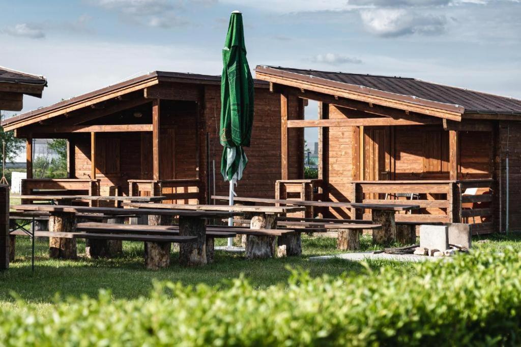 Camping Divoka Voda Bratislava Eksteriør bilde