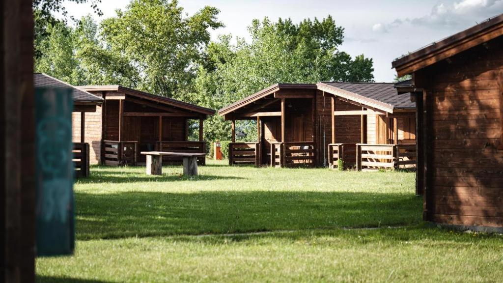 Camping Divoka Voda Bratislava Eksteriør bilde