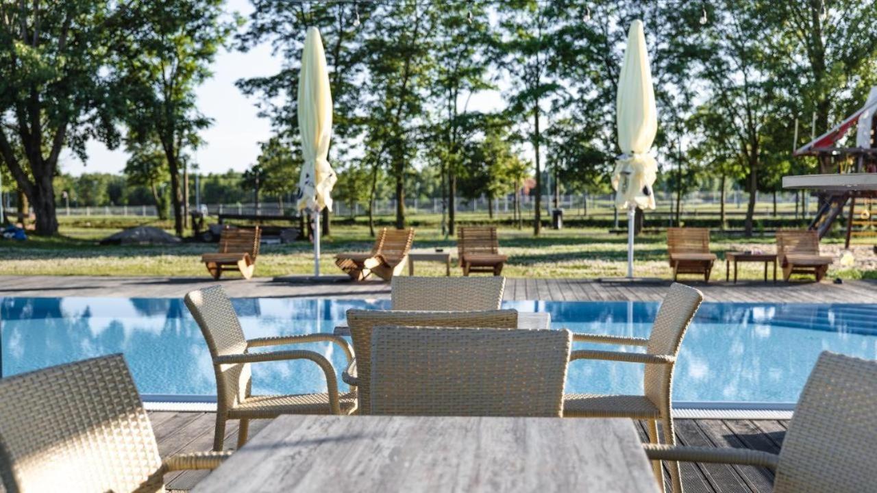 Camping Divoka Voda Bratislava Eksteriør bilde