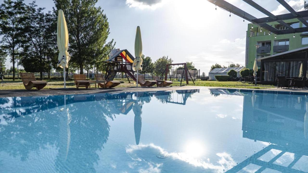 Camping Divoka Voda Bratislava Eksteriør bilde