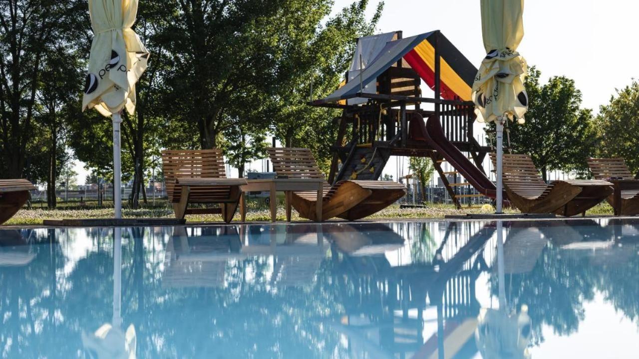 Camping Divoka Voda Bratislava Eksteriør bilde
